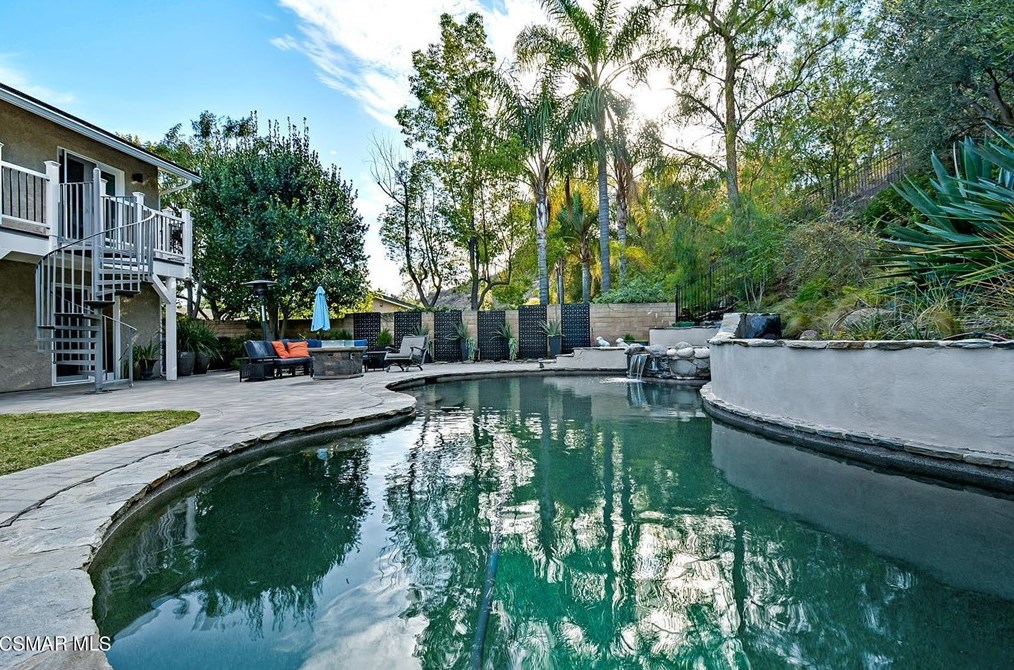 5829 Cardoza Dr, Thousand Oaks, CA 91362-4107