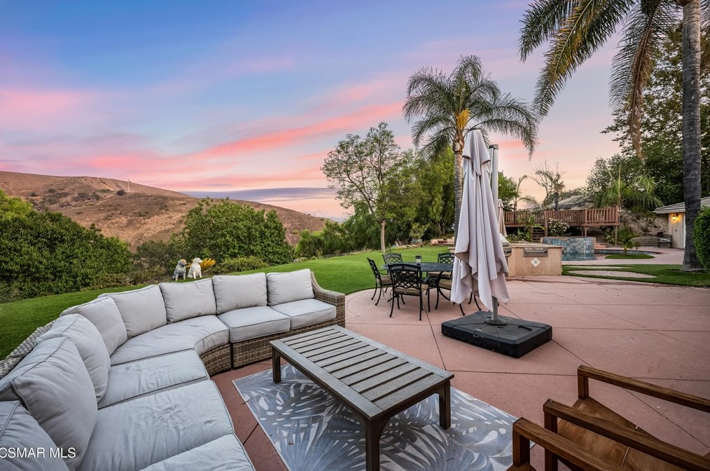 776 Emerson St, Thousand Oaks, CA 91362-2467