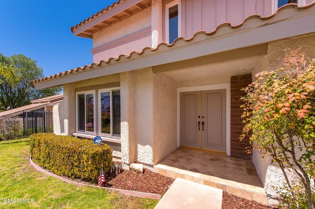 2359 Otono Cir, Thousand Oaks, CA 91362-1128