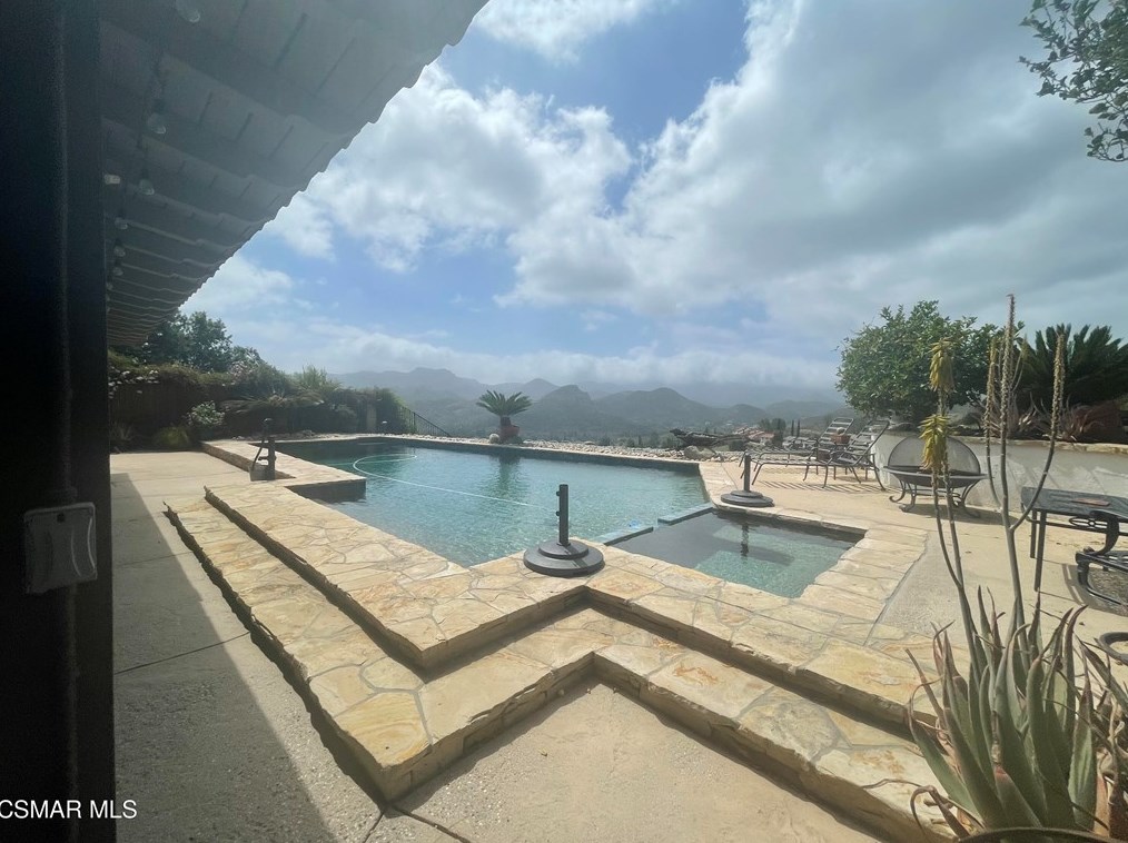981 Brookview Ave, Thousand Oaks, CA 91361