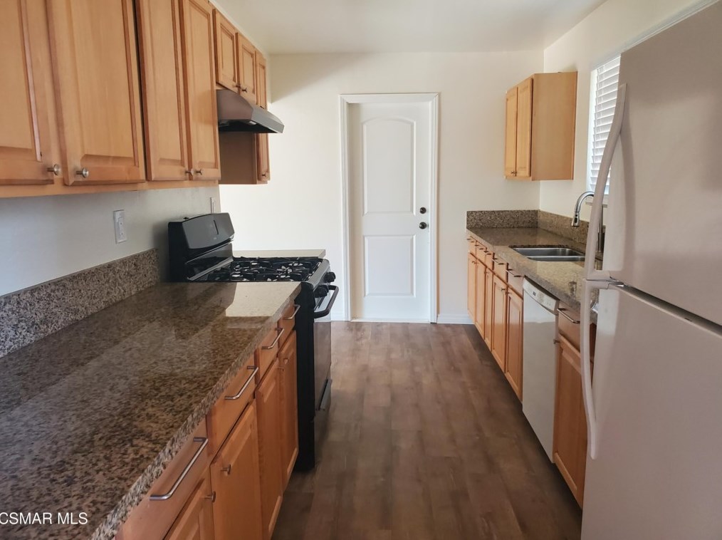 2421 Calle Gladiolo, Thousand Oaks, CA 91360-6625