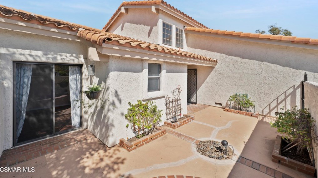 308 Pebble Beach Dr, Thousand Oaks CA  91320-4124 exterior