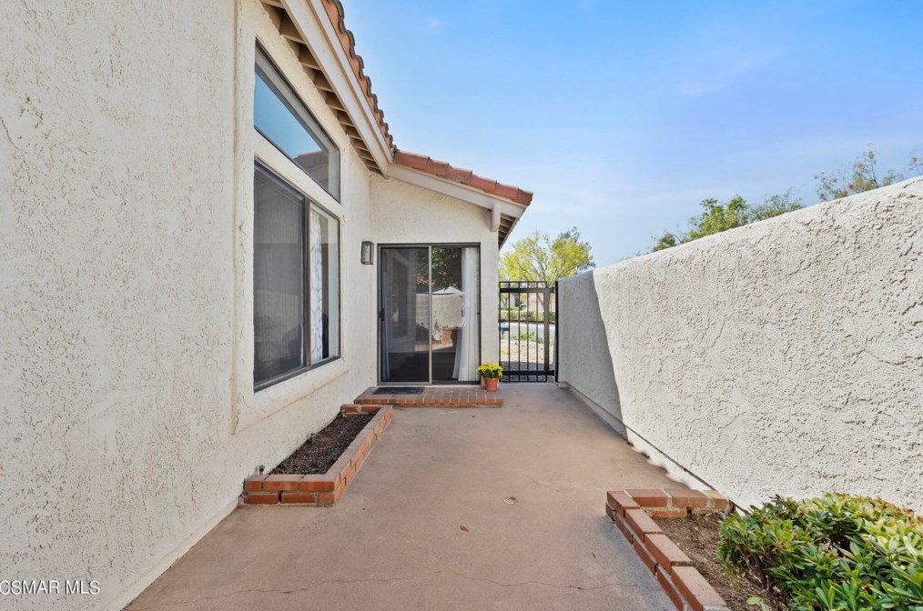 308 Pebble Beach Dr, Thousand Oaks CA  91320-4124 exterior