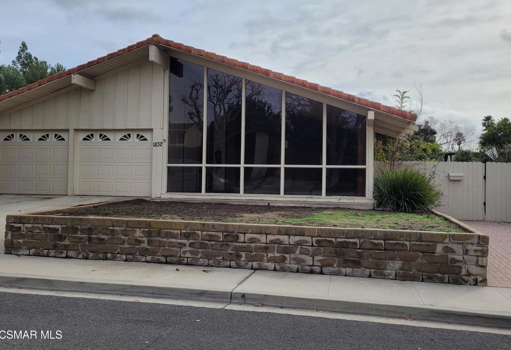 1832 Shady Brook Dr, Thousand Oaks, CA 91362-1334