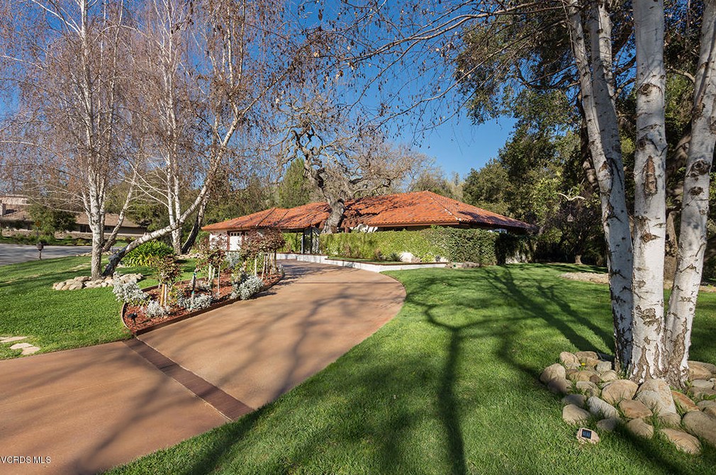 4090 Cresthaven Dr, Thousand Oaks, CA 91362-4209