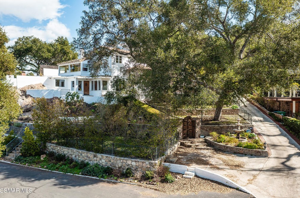 124 Lower Lake Rd, Thousand Oaks, CA 91361-5111