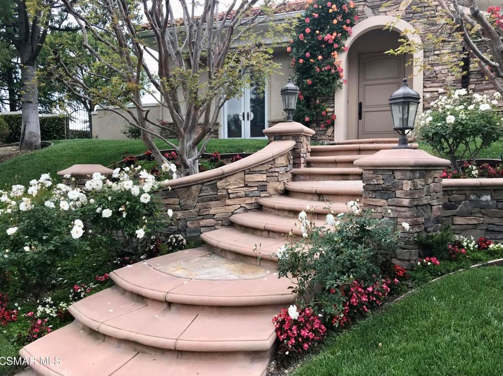 2888 Rainfield Ave, Thousand Oaks, CA 91362-5161