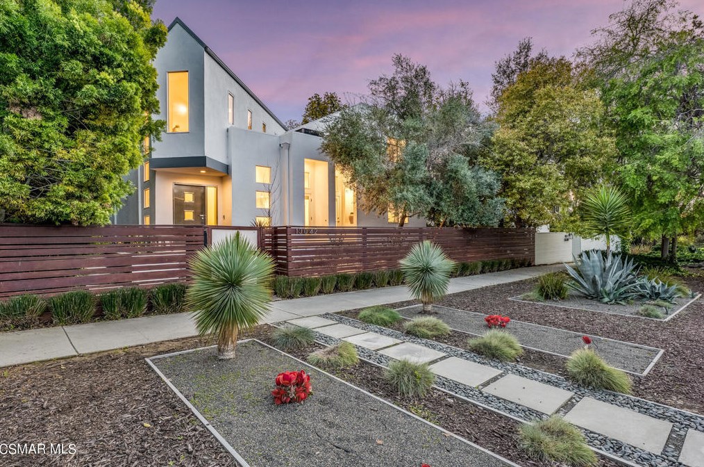 13042 Rose Ave, Los Angeles, CA 90066-2259
