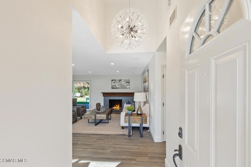 287 Dena Dr, Thousand Oaks, CA 91320-3110