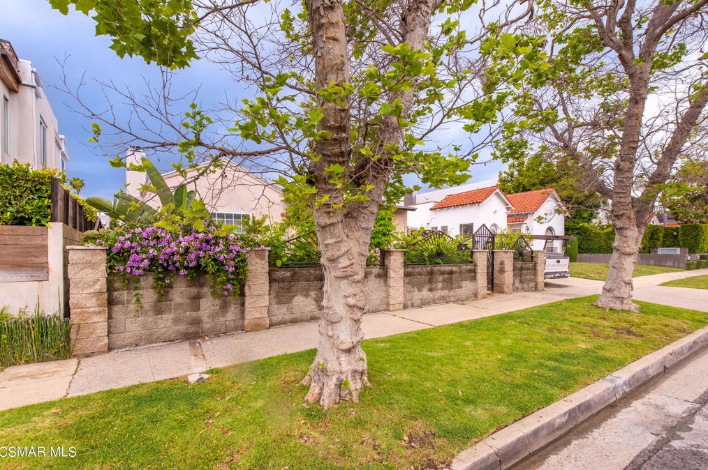 607 Fuller Ave, Los Angeles, CA 90036-1938
