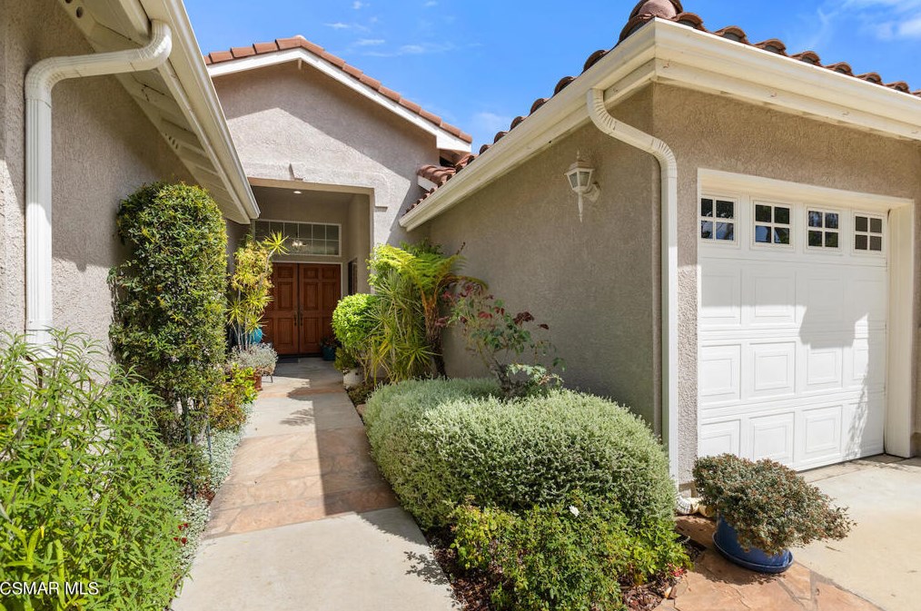1653 Meadowglen Ct, Thousand Oaks, CA 91320-3470