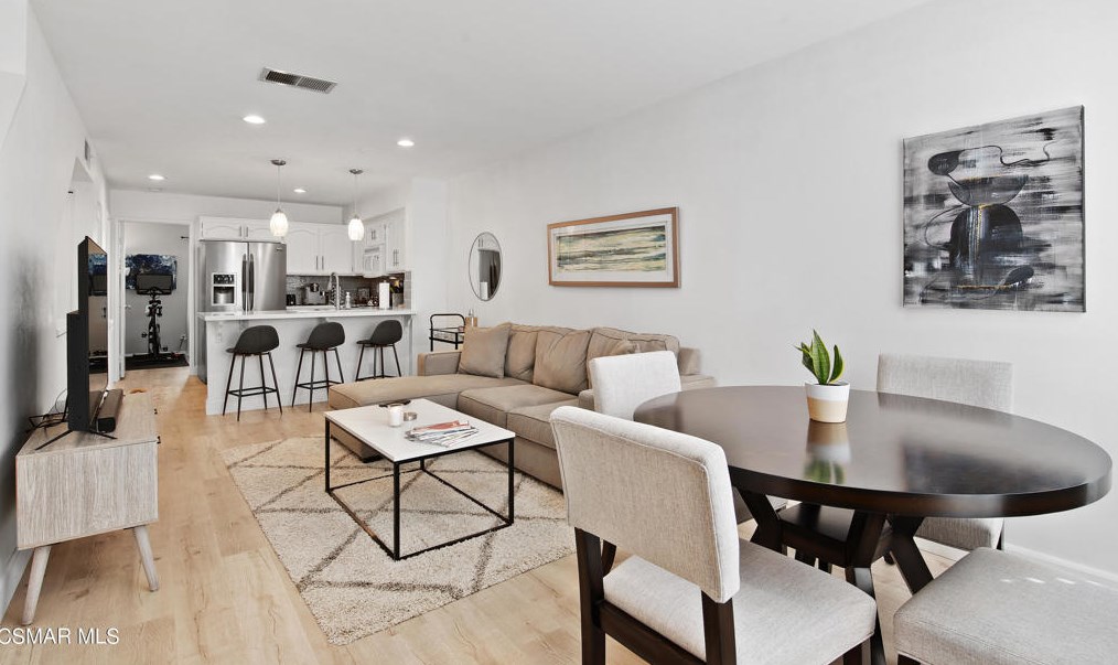 3329 Holly Grove St, Thousand Oaks, CA 91362