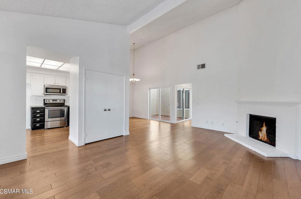 2194 Birchdale Dr, Thousand Oaks, CA 91362-1533