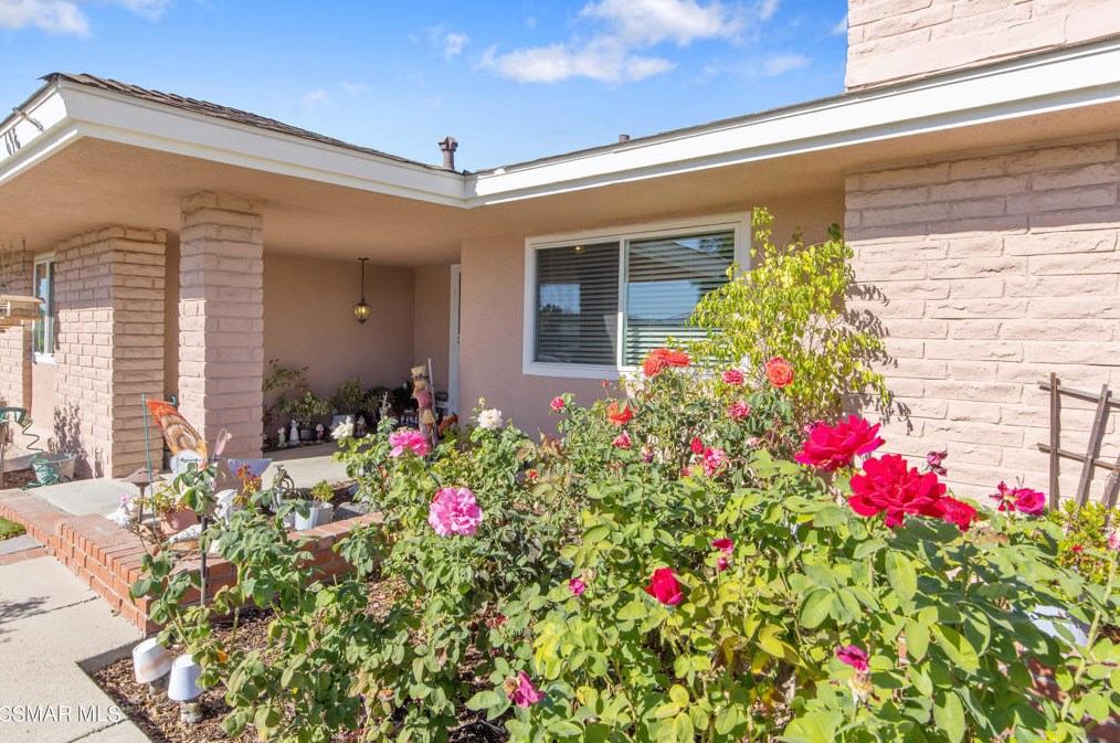 69 Gainsborough Rd, Thousand Oaks, CA 91360-3561
