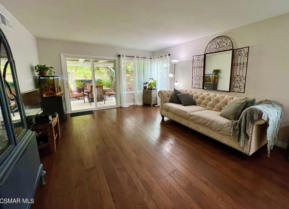 459 Blackhawk Dr, Thousand Oaks, CA 91320-4804