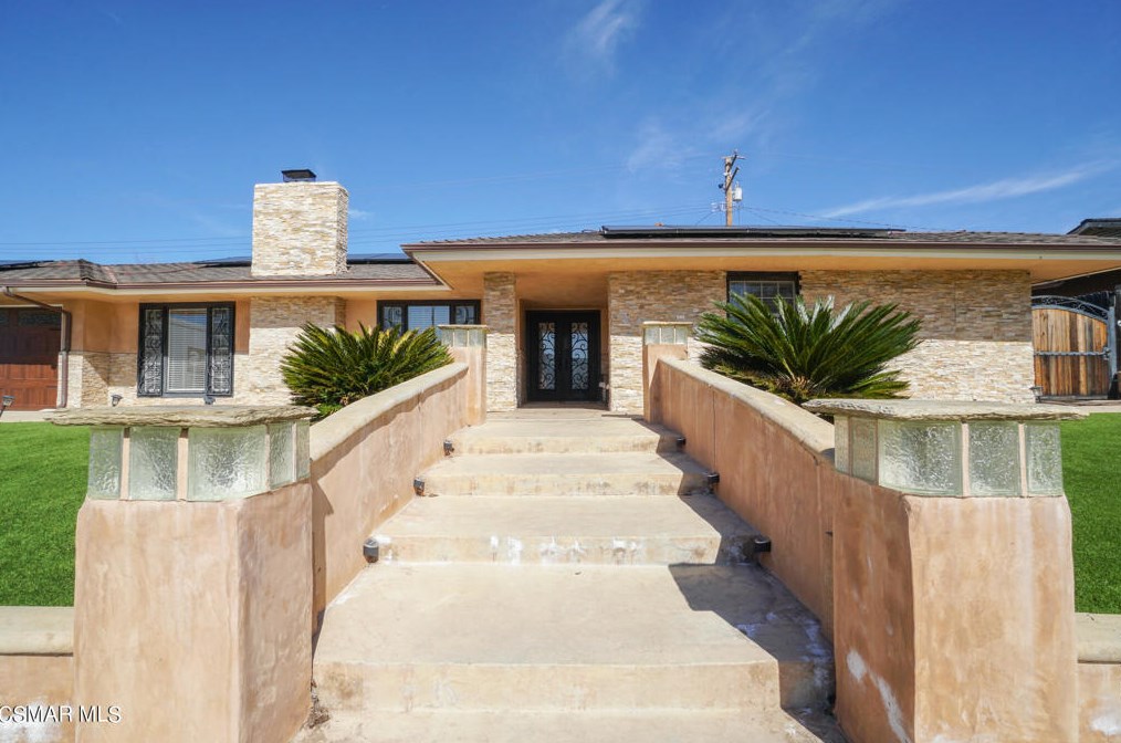 27 Gainsborough Rd, Thousand Oaks, CA 91360-3561