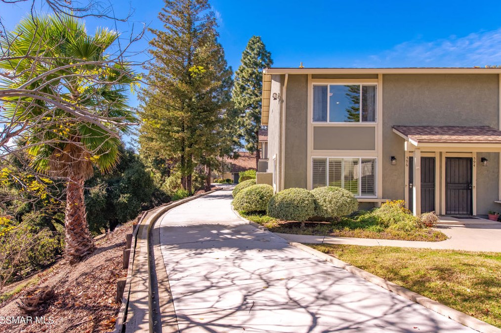 596 Rio Grande Cir, Thousand Oaks, CA 91360-1552