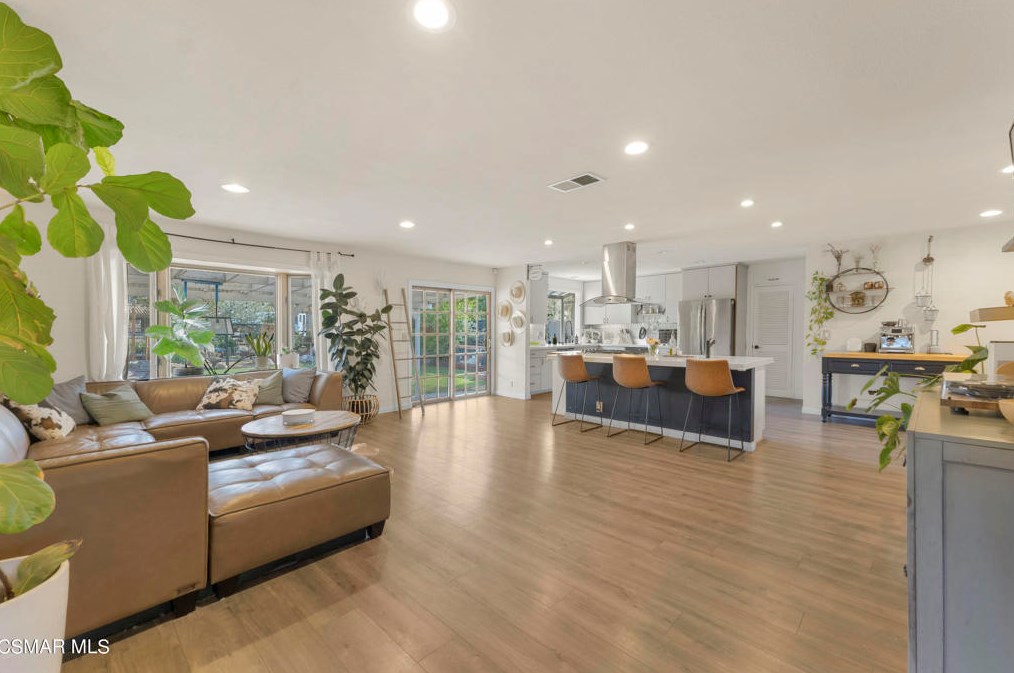 1065 Rambling Rd, Simi Valley, CA 93065-5721