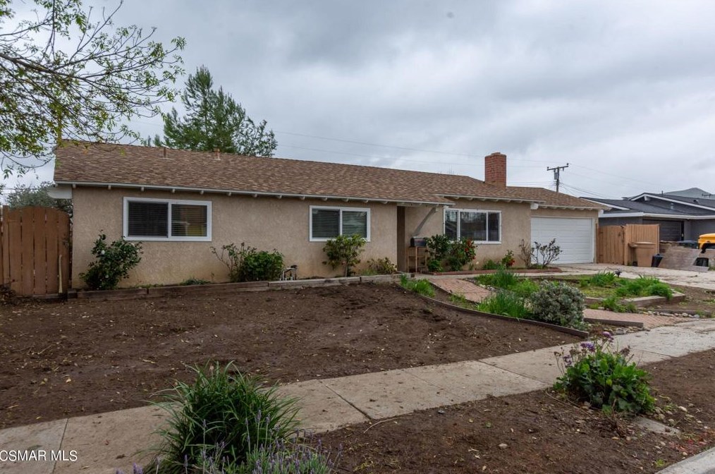 165 Devia Dr, Thousand Oaks, CA 91320-3112