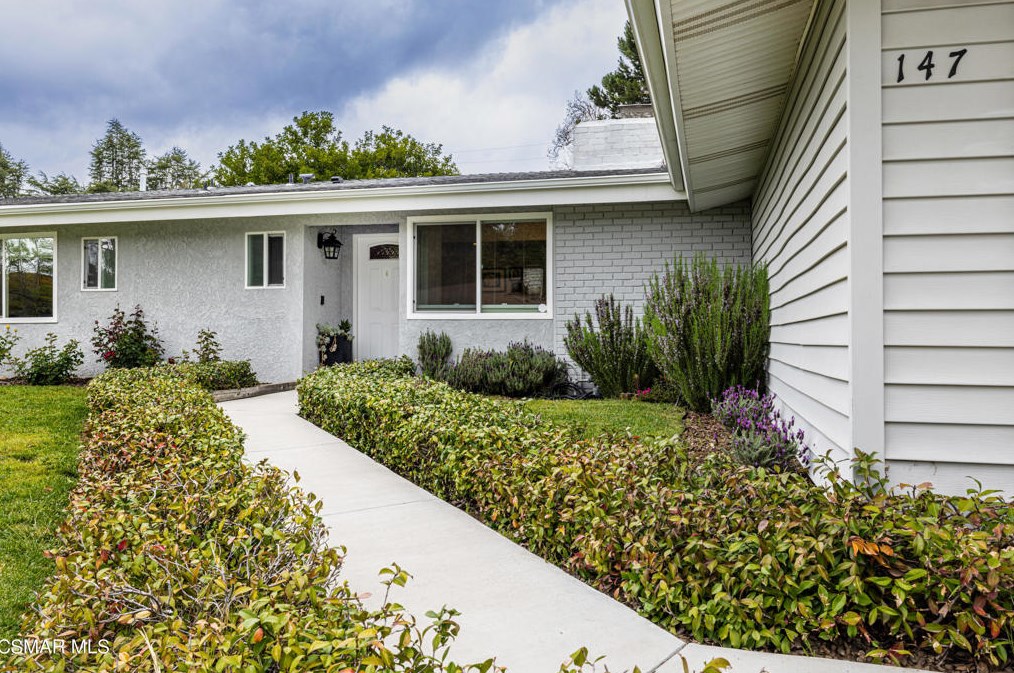 147 Prentiss St, Thousand Oaks, CA 91360-3142