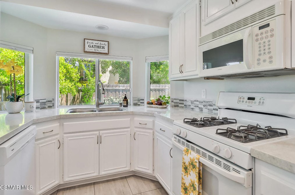 88 Herringbone Ct, Thousand Oaks CA  91320-3849 exterior