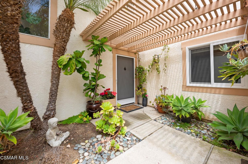 144 Montenegro Cir, Thousand Oaks, CA 91320-3748