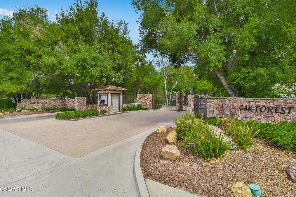 91 Sherwood Dr, Thousand Oaks, CA 91361-4813