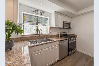 14715 Saticoy Street #8, Van Nuys, CA 91405 - Photo 4