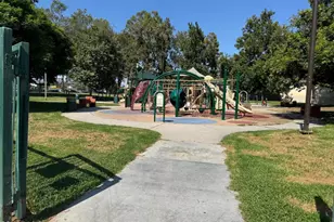 8601 International Ave, Canoga Park, CA 91304 - Photo 4