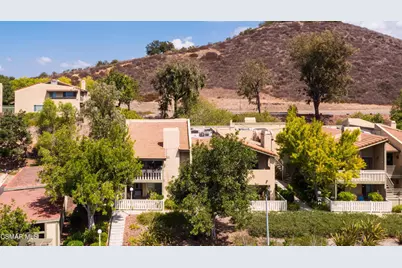 224 Oakleaf Drive #105, Thousand Oaks, CA 91360 - Photo 2