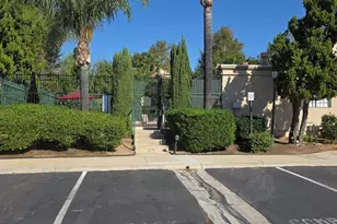 402 Country Club D Dr, Simi Valley, CA 93065 - Photo 4