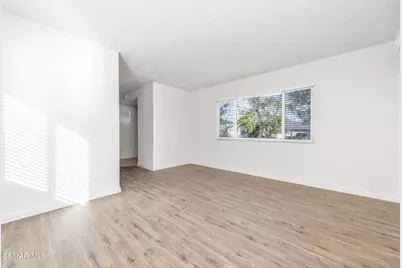 22002 Ybarra Road, Woodland Hills, CA 91364 - Photo 12