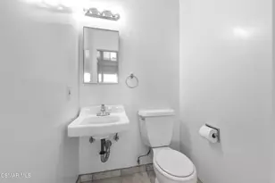 22002 Ybarra Rd, Woodland Hills, CA 91364 - Photo 22