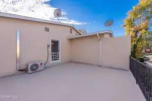 22002 Ybarra Rd, Woodland Hills, CA 91364 - Photo 28