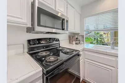 675 Oak Run Trail #206, Oak Park, CA 91377 - Photo 12