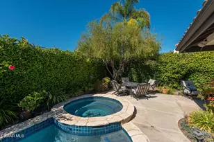 325 Cherry Hills Ct, Thousand Oaks, CA 91320 - Photo 4