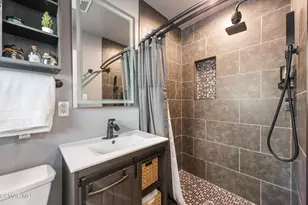 8466 Springford Dr, Los Angeles, CA 91352 - Photo 16