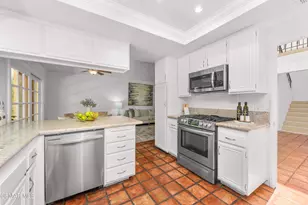 717 N Valley Dr, Westlake Village, CA 91362 - Photo 12