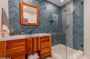 5101 Calatrana Dr, Woodland Hills, CA 91364 - Photo 20