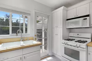 18020 Collins St, Encino, CA 91316 - Photo 16
