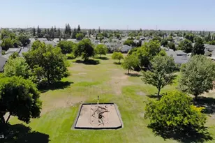 197 Creekside Cir, Sacramento, CA 95823 - Photo 32