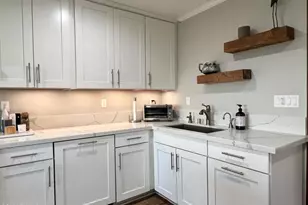 15652 Hillview Ln, Granada Hills, CA 91344 - Photo 4