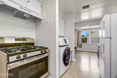 17400 Cantlay Street, Lake Balboa, CA 91406 - Photo 14