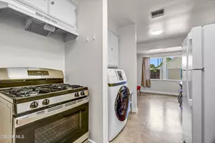 17400 Cantlay St, Lake Balboa, CA 91406 - Photo 14