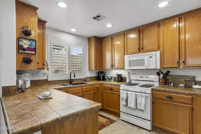 2046 Freesia Avenue, Simi Valley, CA 93063 - Photo 12