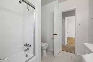 316 Doheny Dr, Beverly Hills, CA 90211 - Photo 18