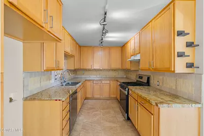 17400 Hemmingway Street, Northridge, CA 91325 - Photo 12