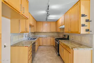 17400 Hemmingway St, Northridge, CA 91325 - Photo 12