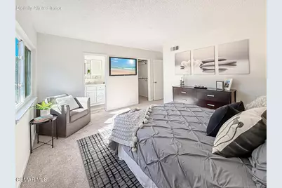 176 W Gainsborough Road, Thousand Oaks, CA 91360 - Photo 16