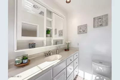 176 W Gainsborough Road, Thousand Oaks, CA 91360 - Photo 18